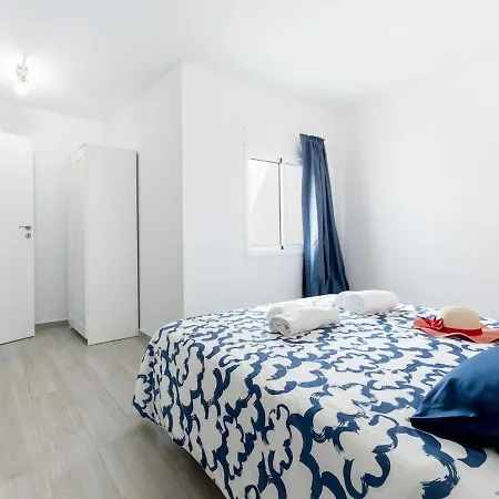 Atico Vega Penthouse * 阿德耶